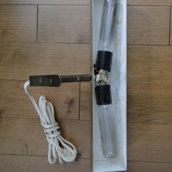 Adjustable / directional wall lighting fixture - Picture 1 of 3